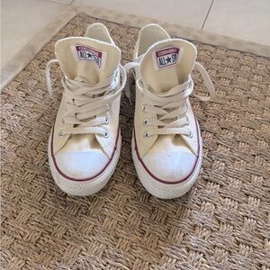 Converse Chuck Taylor low top All stars- Natural size 8.5 women’s